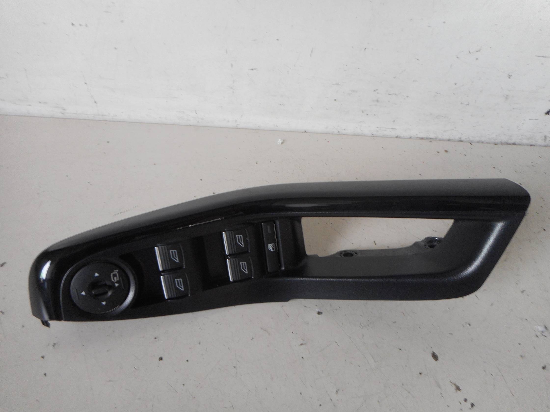 Interruttore alzacristalli porta ant.